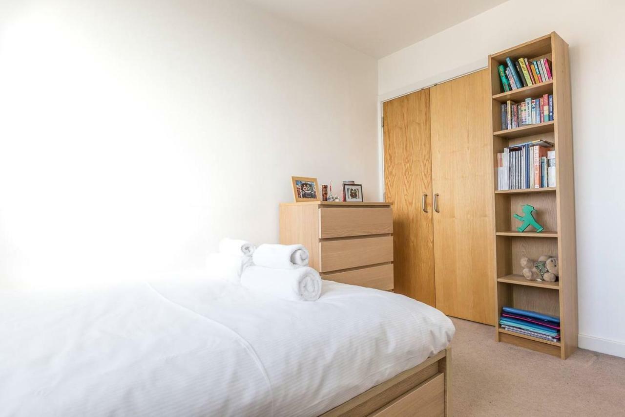 Modern 1 Bedroom Apartment In E1 With Great Views Лондон Екстер'єр фото
