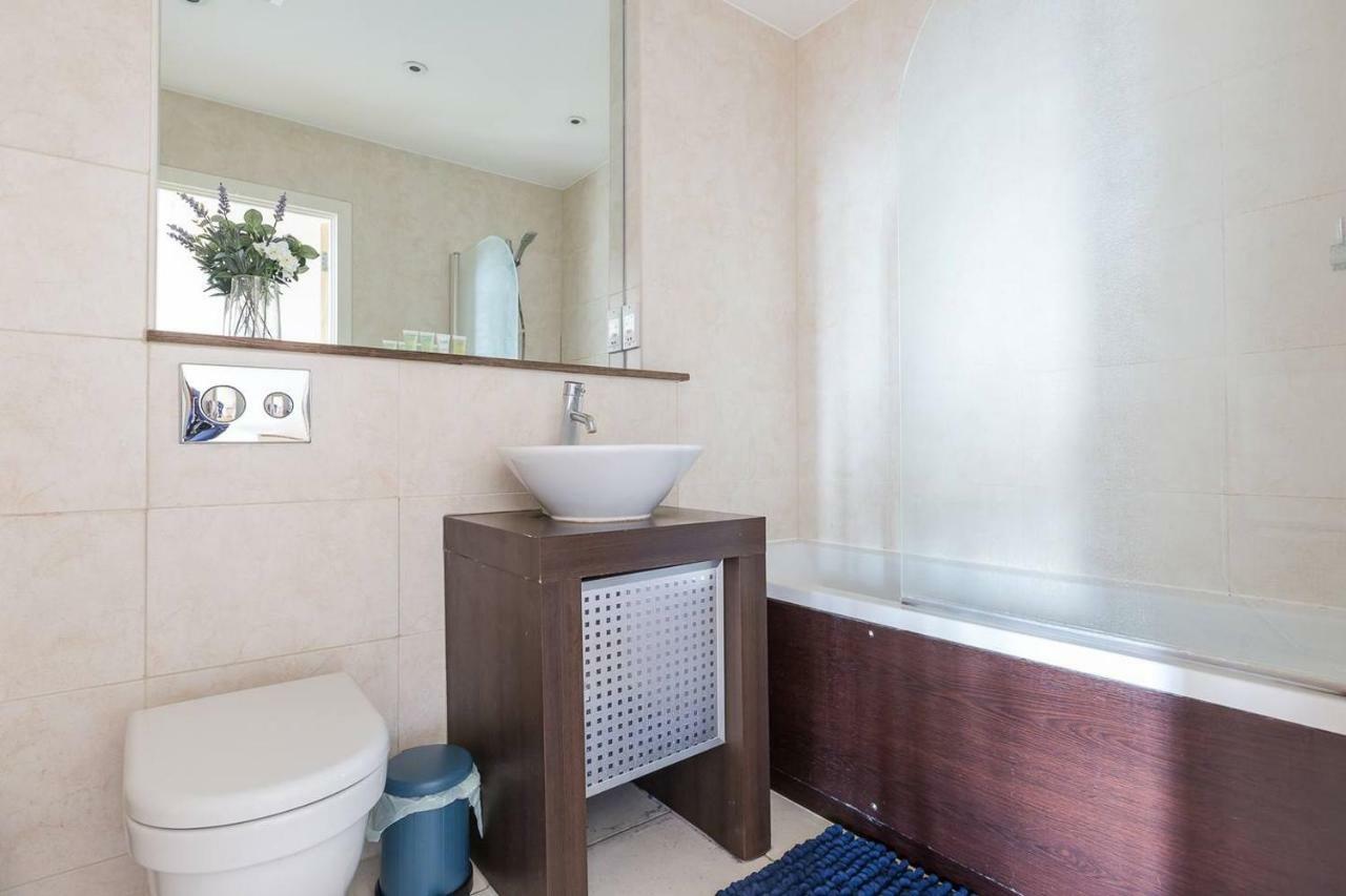 Modern 1 Bedroom Apartment In E1 With Great Views Лондон Екстер'єр фото
