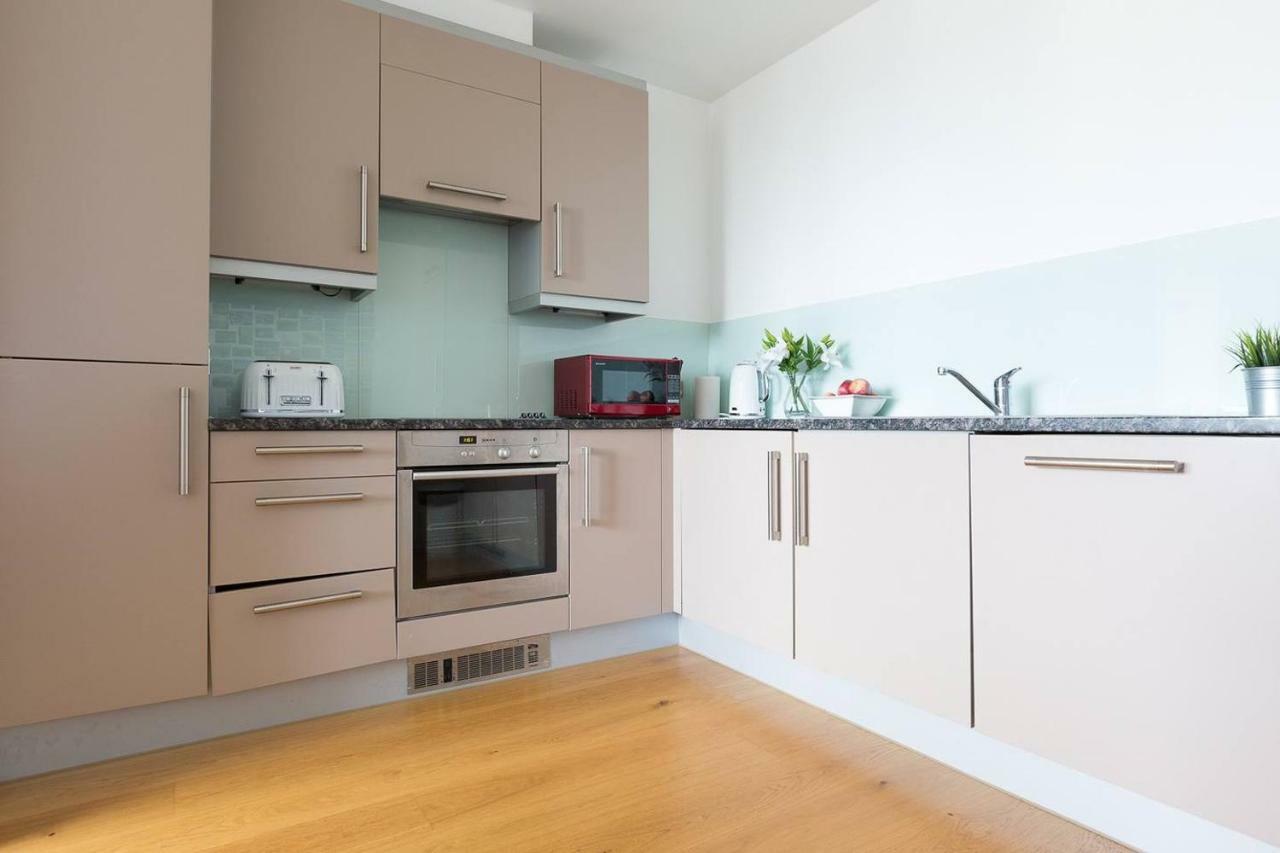 Modern 1 Bedroom Apartment In E1 With Great Views Лондон Екстер'єр фото