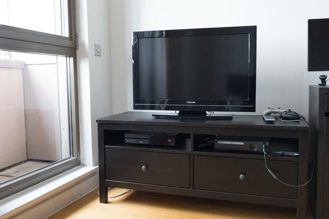 Modern 1 Bedroom Apartment In E1 With Great Views Лондон Екстер'єр фото