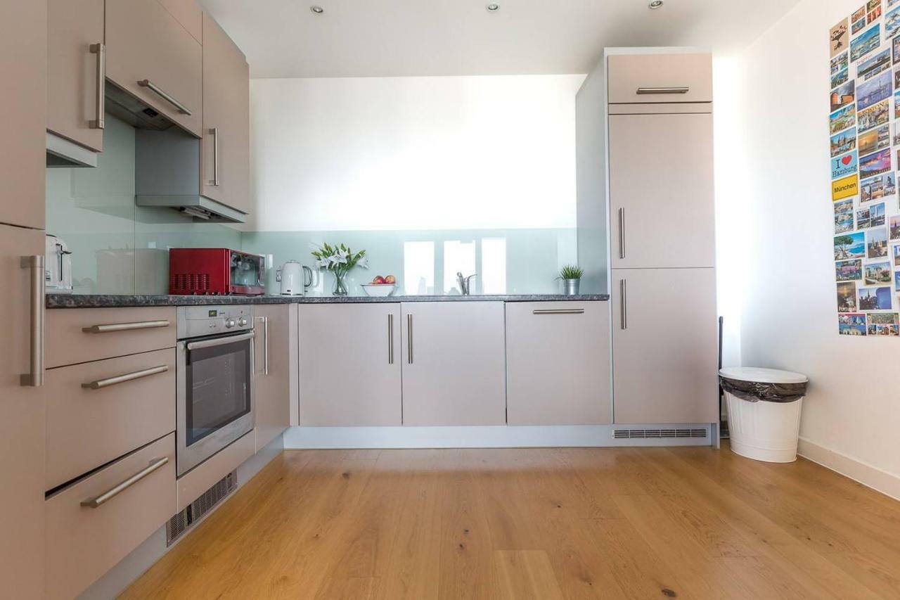 Modern 1 Bedroom Apartment In E1 With Great Views Лондон Екстер'єр фото